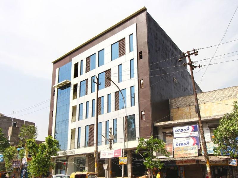 International - Couple Friendly In Sector 11 Noida