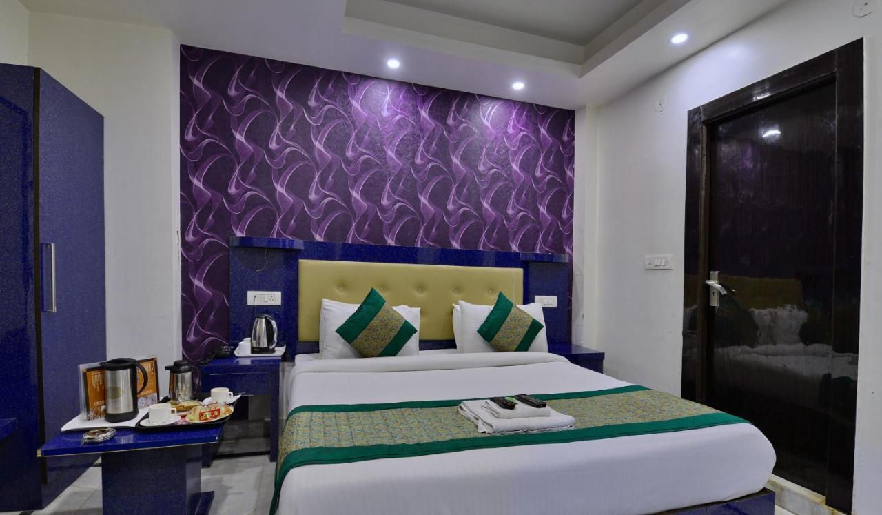 International - Couple Friendly In Sector 11 Hotel
