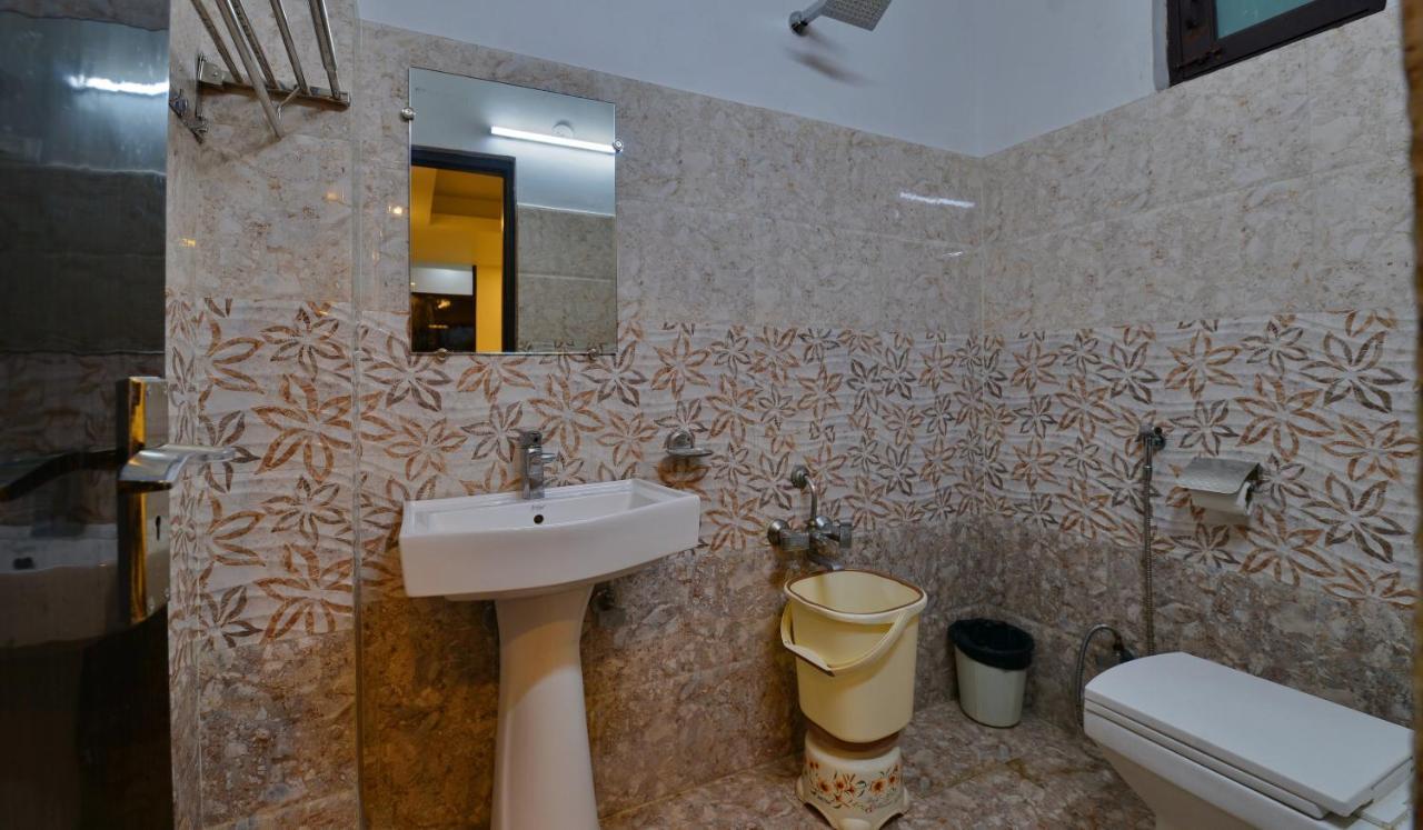 Hotel International - Couple Friendly In Sector 11 Noida