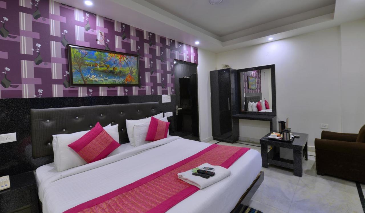 International - Couple Friendly In Sector 11 Hotel Noida