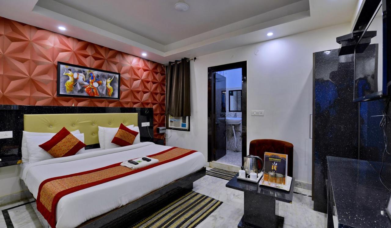 International - Couple Friendly In Sector 11 Hotel