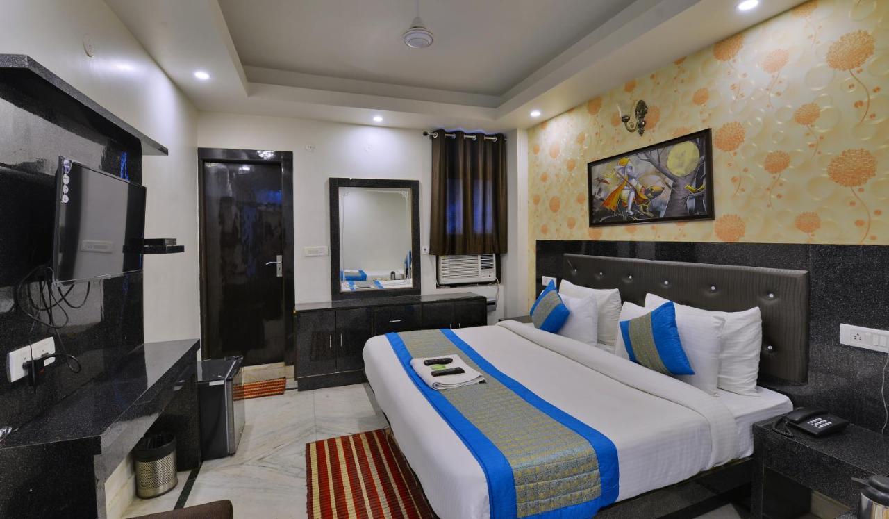 International - Couple Friendly In Sector 11 Hotel