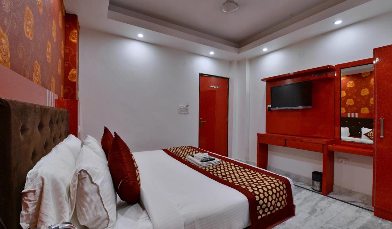 International - Couple Friendly In Sector 11 Hotel
