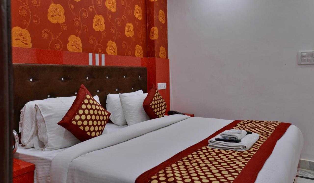 Hotel International - Couple Friendly In Sector 11 Noida