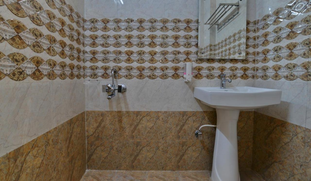 International - Couple Friendly In Sector 11 Hotel Noida