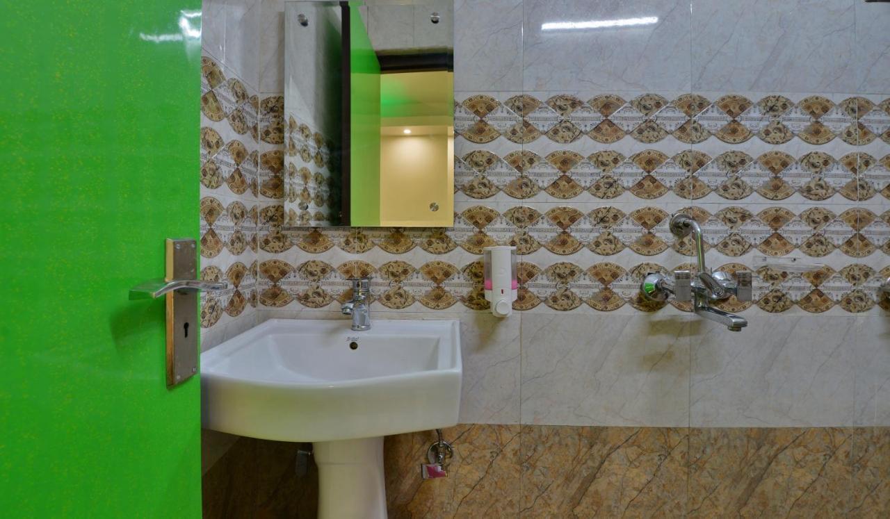 Hotel International - Couple Friendly In Sector 11 Noida