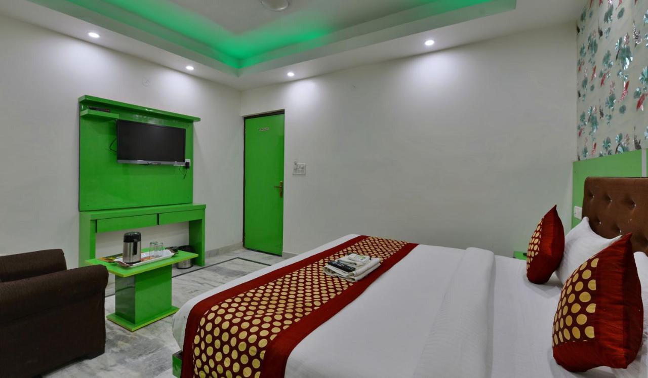 International - Couple Friendly In Sector 11 3* Noida