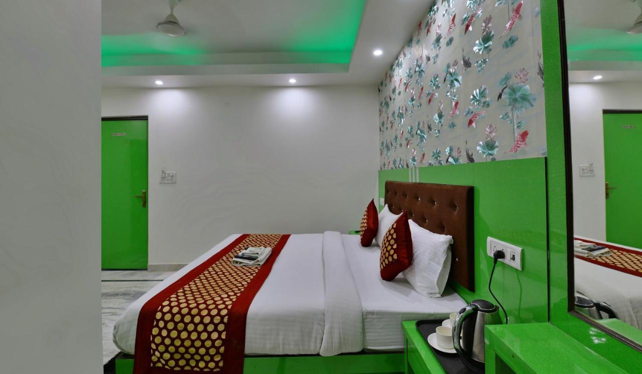 International - Couple Friendly In Sector 11 Hotel