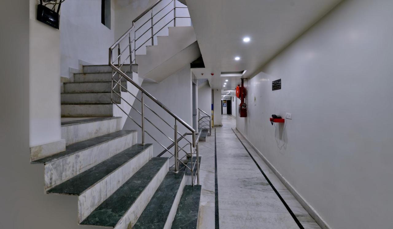 Hotel International - Couple Friendly In Sector 11 Noida