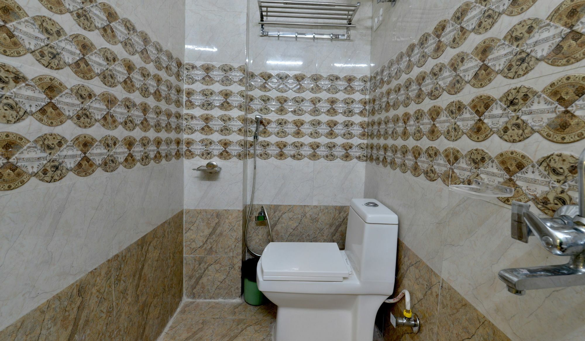 International - Couple Friendly In Sector 11 Noida