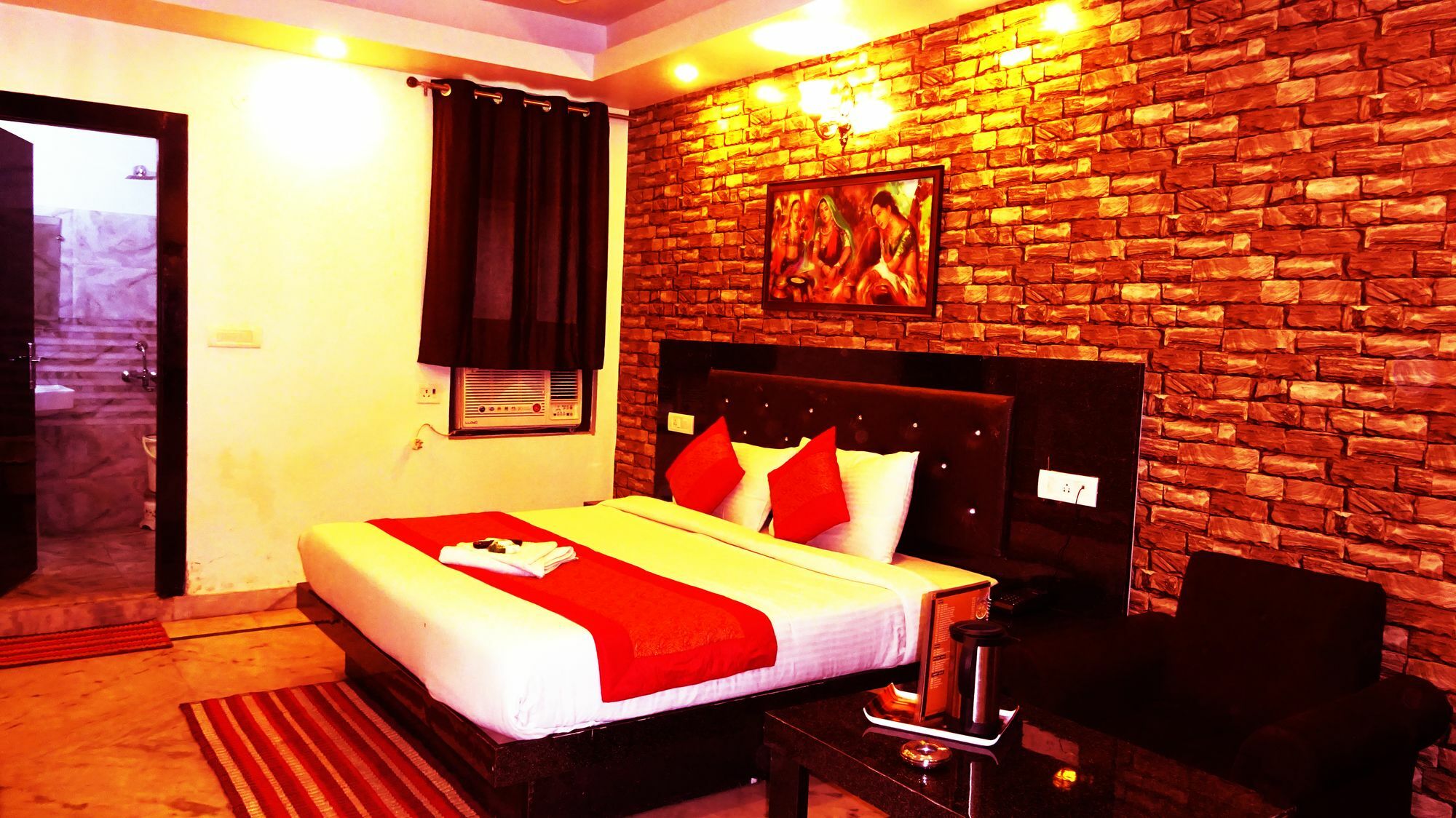 International - Couple Friendly In Sector 11 Hotel