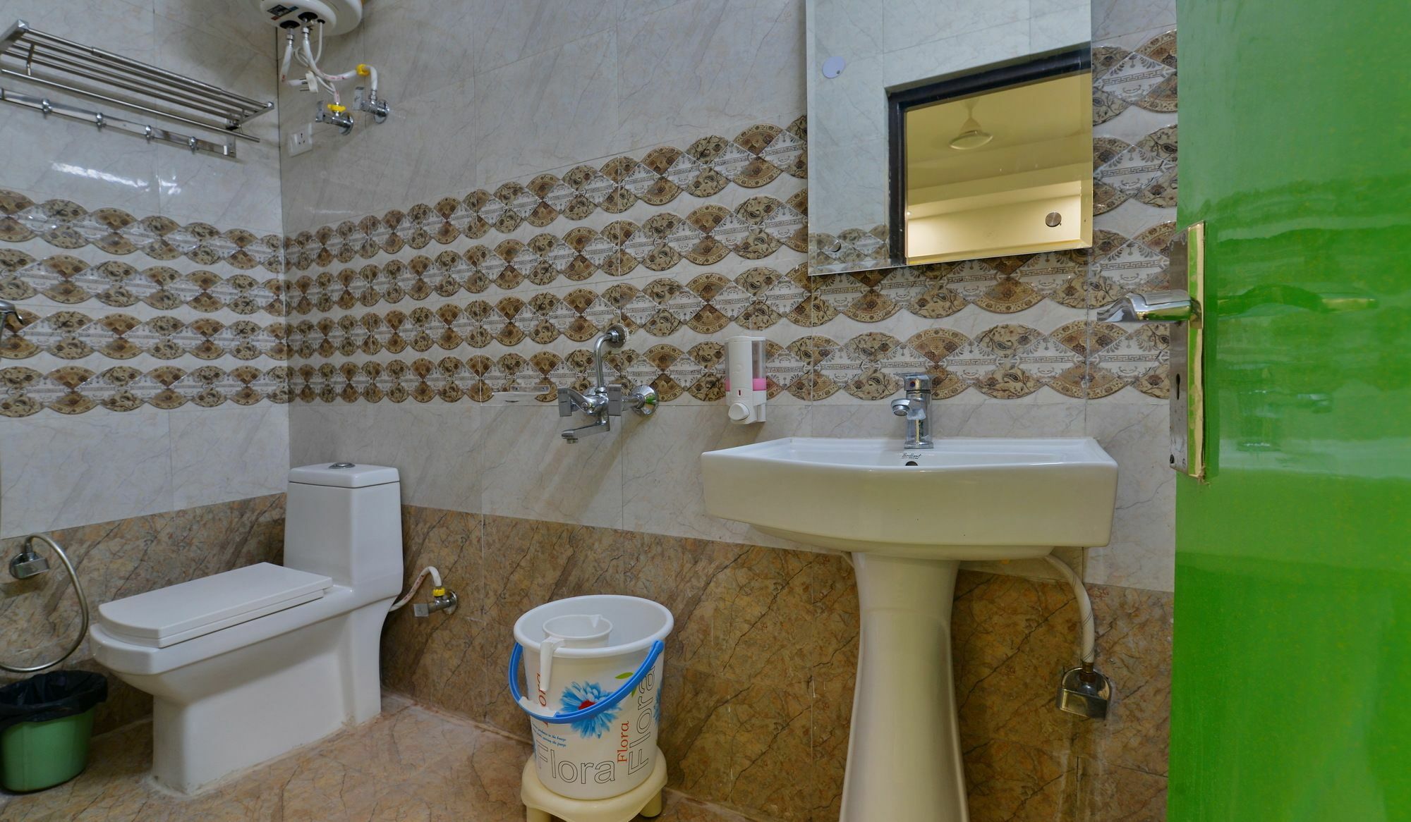 International - Couple Friendly In Sector 11 Noida