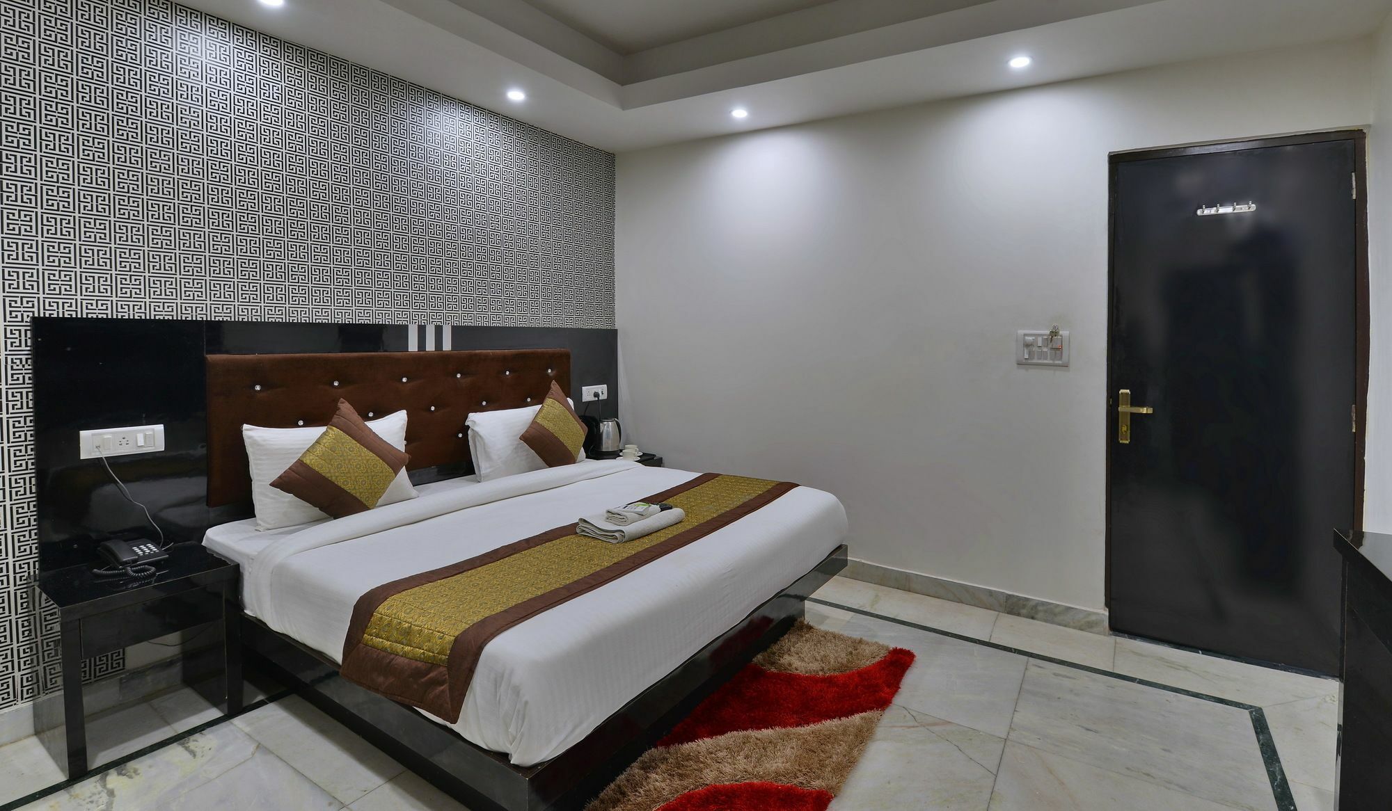 Hotel International - Couple Friendly In Sector 11 Noida