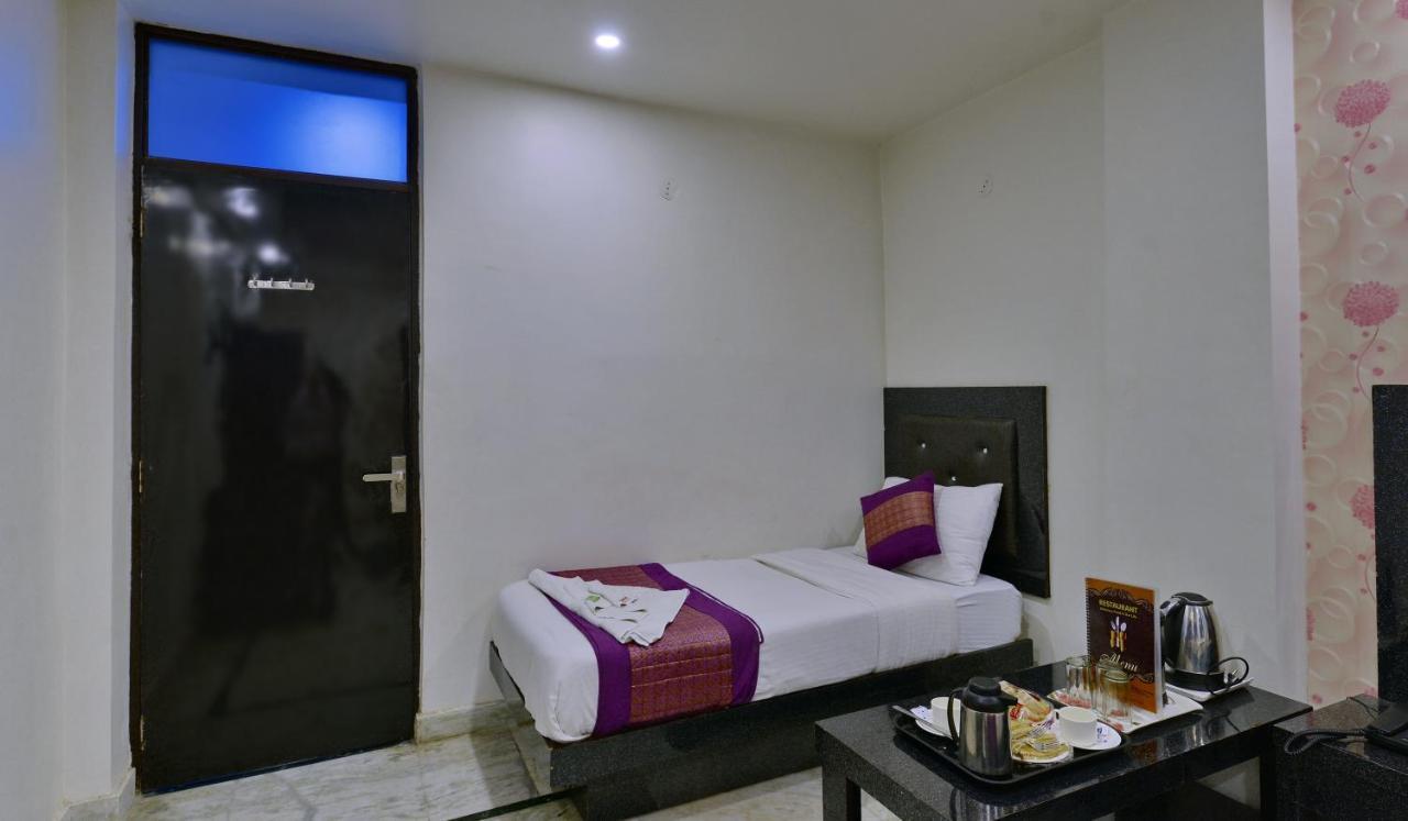 Hotel International - Couple Friendly In Sector 11