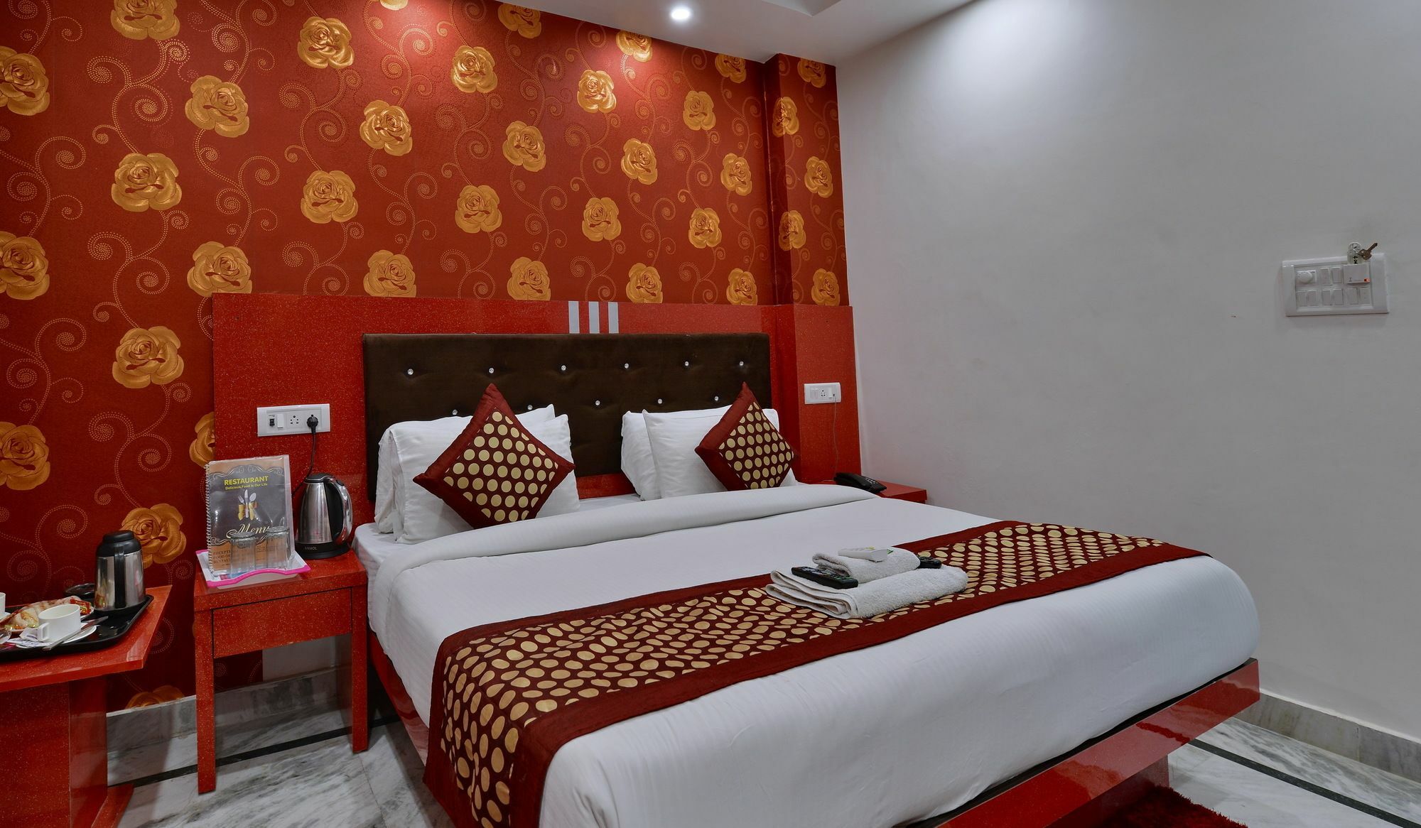 International - Couple Friendly In Sector 11 Noida